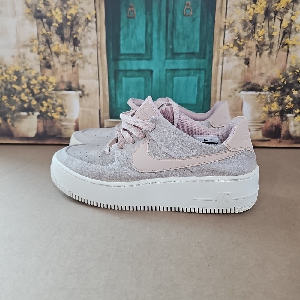 Nike Air Force 1-SAGE-Low Sneaker-Pink Suede-Platform- AR5339-201 Women's 9.5‎